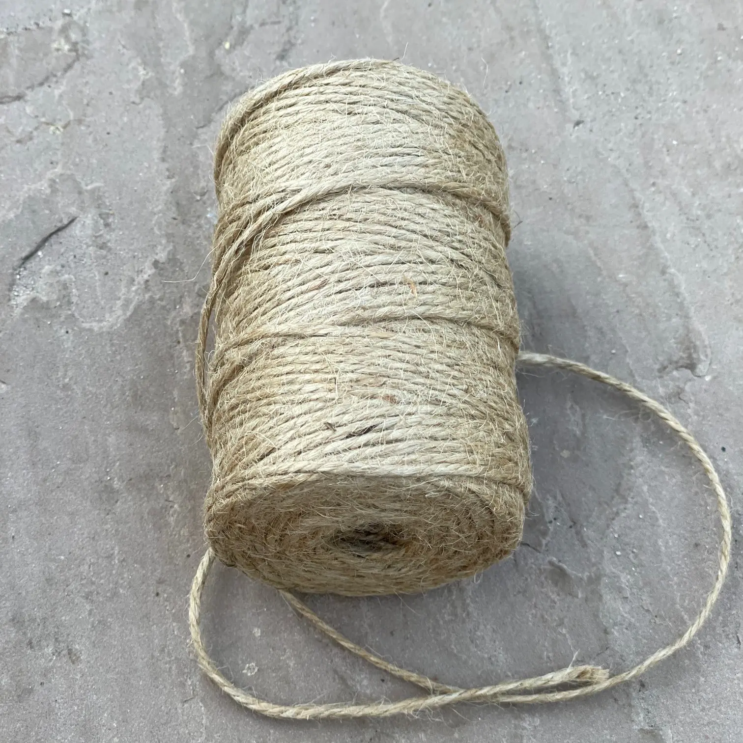 Opbindingssnor natur Jutesnor – Flot rustik kvalitet. Rulle med ca. 100 meter / 200 Gram