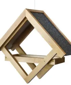 Fugle foderhus i olieret birk med tagpap. Klar til ophængning. 43x43x21 cm.