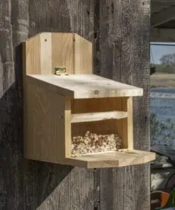Foderhus til egerne. Egern foderautomat til haven.