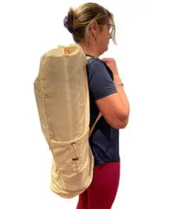Yogataske – Rummelig yogataske til måtte og tilbehør. Praktisk og let med bæresele og lommer.