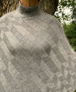 Strikke Kit – Skøn Poncho “Elegante Elna” – Garn og opskrift<BR>(Størrelse XL-3XL)