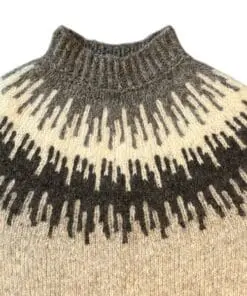 Søster Elise Sweater Strikkeopskrift – Børstet uld fra Hjertegarn