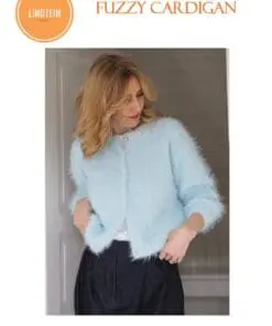 StrikkeKit “Fuzzy Cardigan” (Opskrift + Garn) – Ultra blød og elegant – Størrelse M