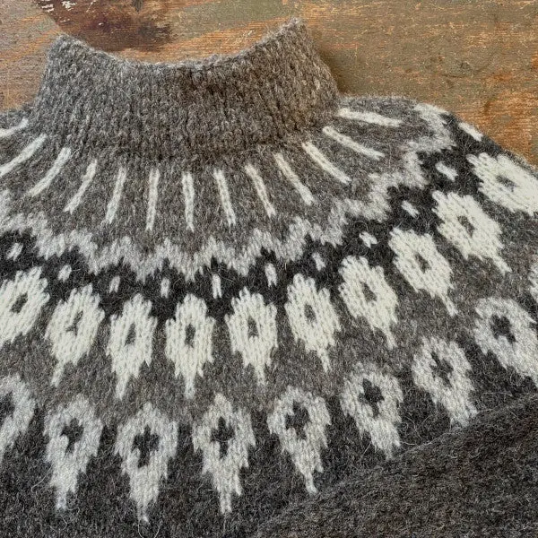Strikkeopskrift – Sweater “Søster Runa” – Strikkes i børstet Uld fra Hjertegarn