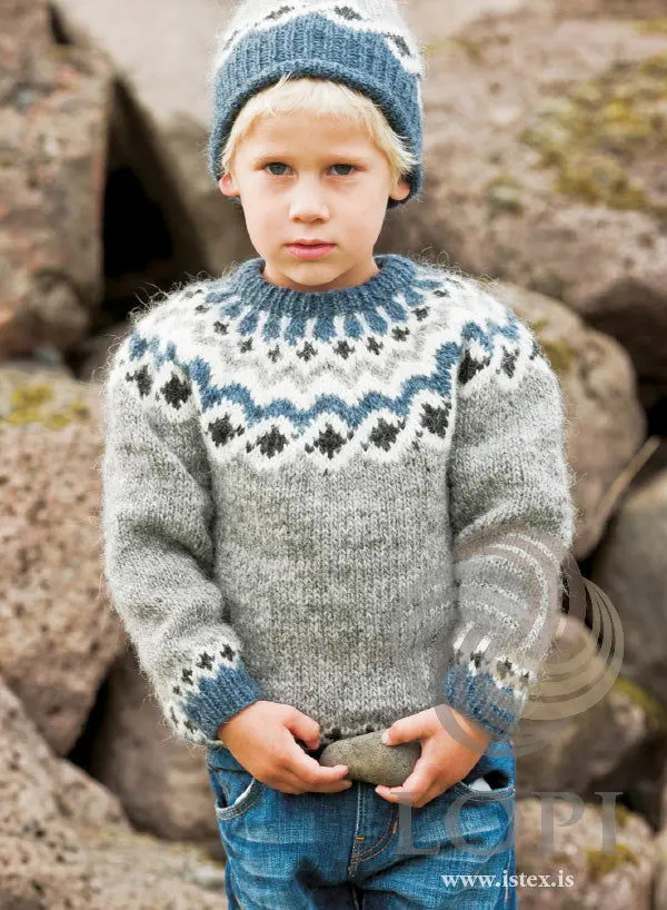 Strikkeopskrift – Islandsk Børnesweater og hue “Kambur” 28-15+16 (“Lettlopi”)