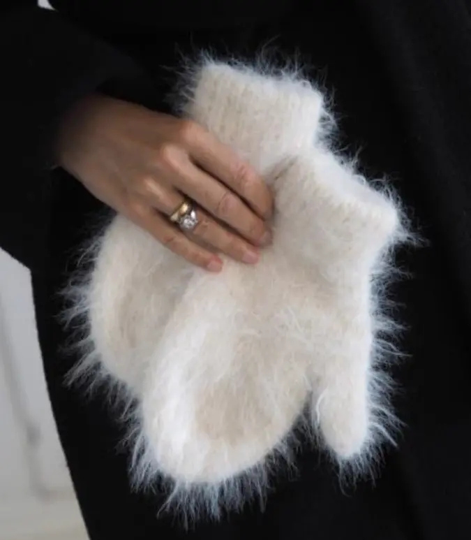 StrikkeKit “Fuzzy Vanter / Luffer” – Ultra bløde, varme og elegante. (Garn+ Opskrift)