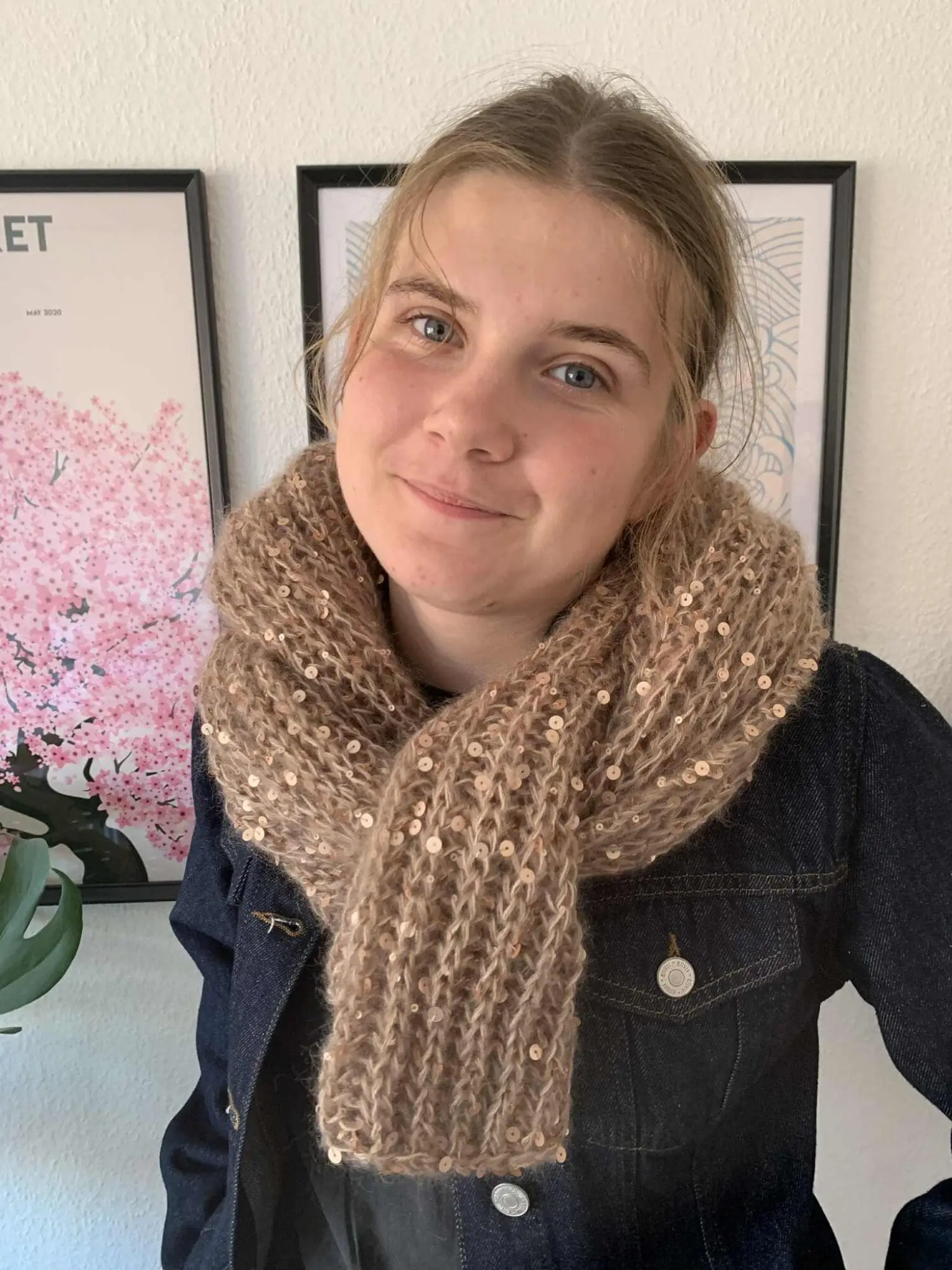 StrikkeKit “Idas Scarf” Ultra blødt og elegant scarf med effektgarn.