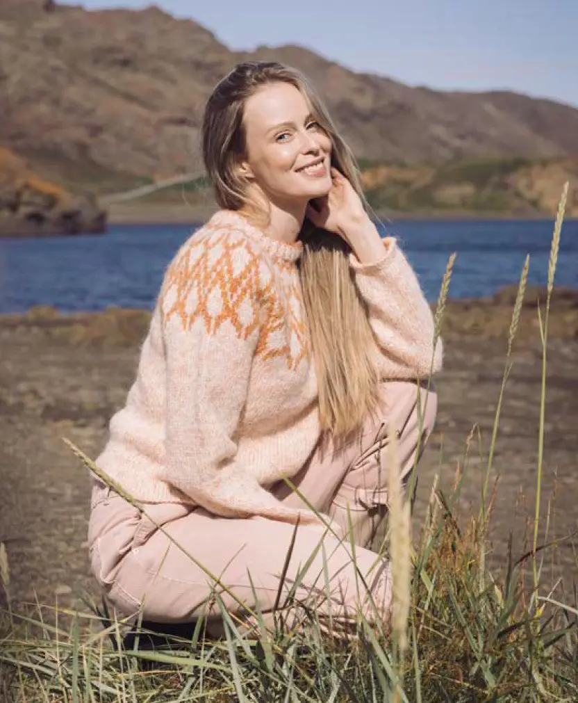 StrikkeKit – Sweater “Mar” 44-06 – Strikkes i Plötulopi og Einband – Størrelse XS-S