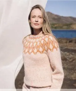 StrikkeKit – Sweater “Mar” 44-06 – Strikkes i Plötulopi og Einband – Størrelse XS-S