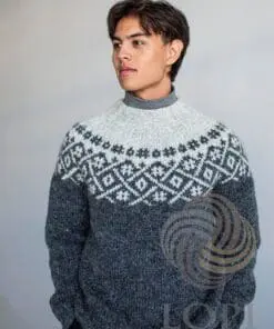 StrikkeKit – Islandsk sweater “Hashtag” 42-01 “Plötulopi” (Garn + Opskrift) Størrelse L