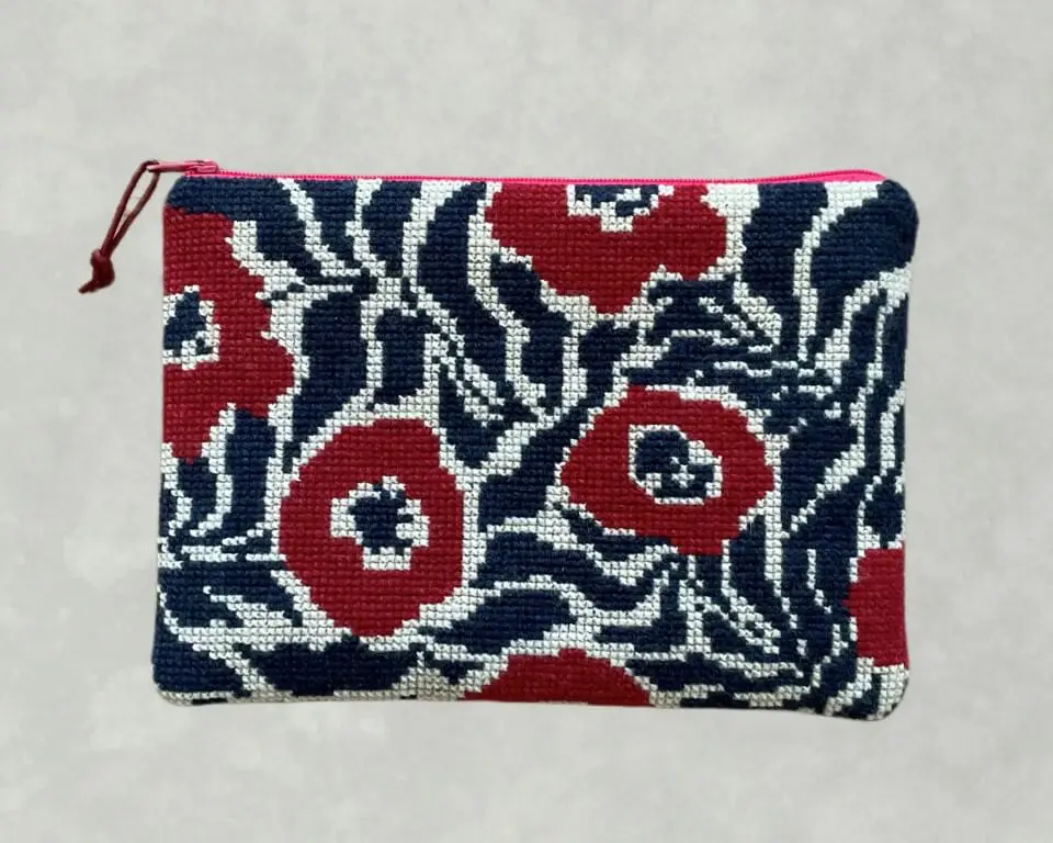 Baldyre Broderikit Clutch “Valmuer”. Komplet broderikit til unik Clutch. Dansk Design