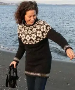 Strikkeopskrift – Ivalu Sweater “Lettlopi” Str. S – XL (Sendes straks)