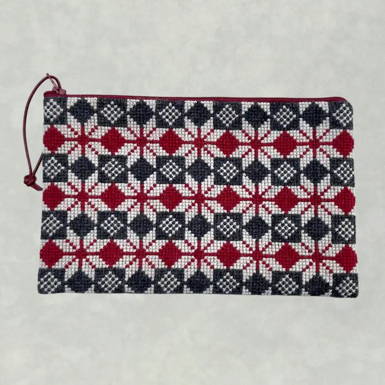 Broderikit Clutch “Stella Rød” – DIY Taske fra Baldyre