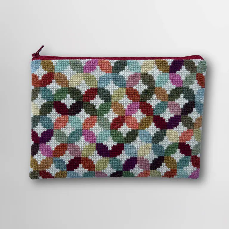 Baldyre Broderikit Clutch “Elvira” – Farverig grafisk clutch | Dansk design