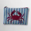 Baldyre Taskekrabbe broderikit clutch med rød krabbe på blå og hvide striber