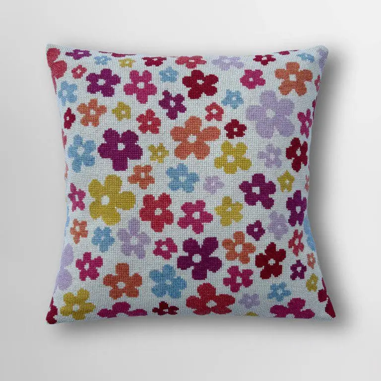 Baldyre Broderikit Pude “Tusindfryd” – Farverig broderipude med blomster | Dansk design