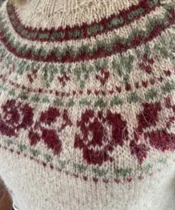 Strikkekit Sweater med rosenbort L/XL | Ístex Léttlopi Garn + Opskrift