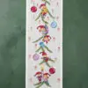 Broderikit Julekalender Nisser og kugler – 35×95 cm | Permin
