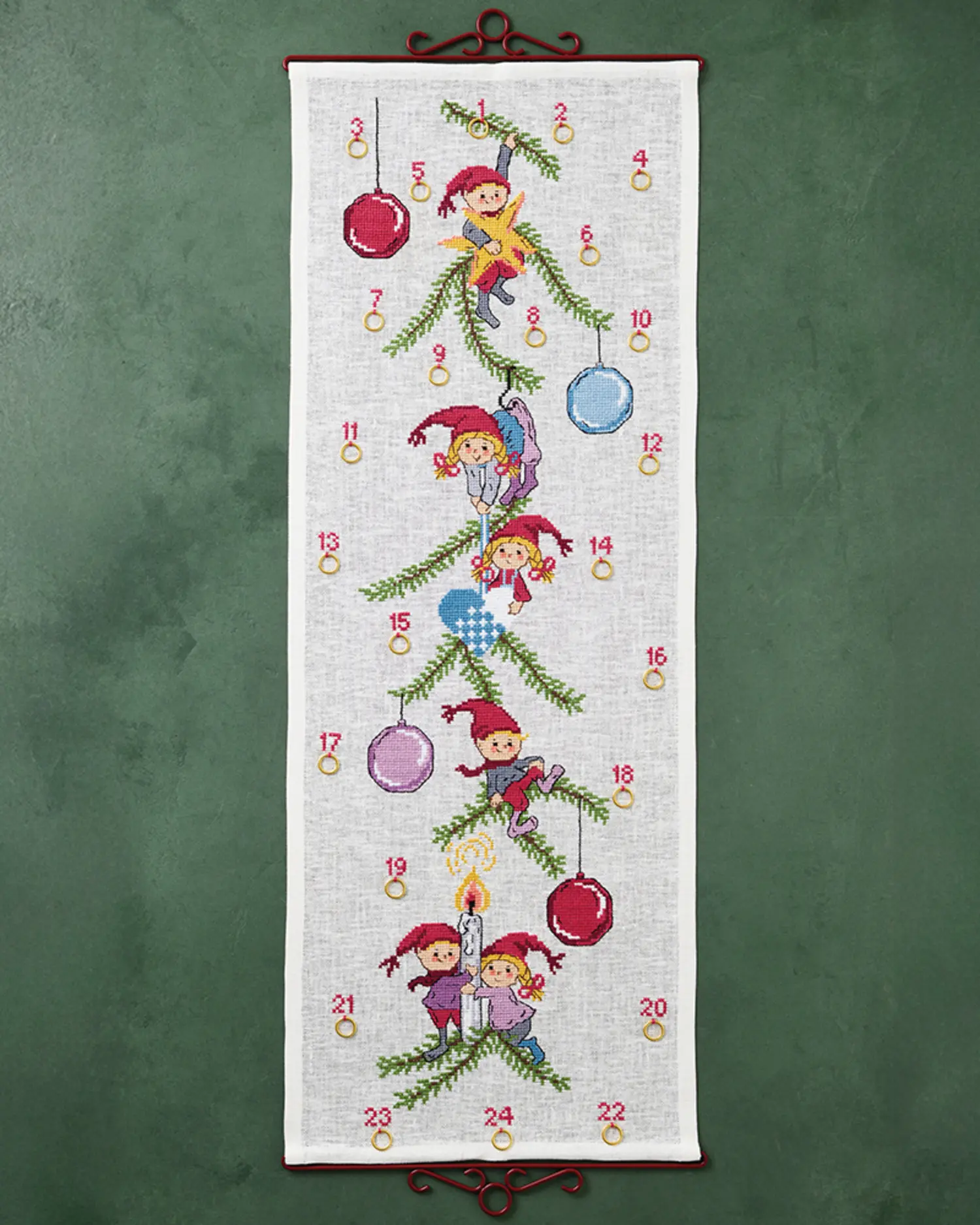 Broderikit Julekalender Nisser og kugler – 35×95 cm | Permin
