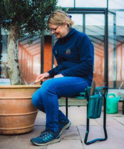 Foldbar haveskammel og knæpude med redskabspose – 2 i 1