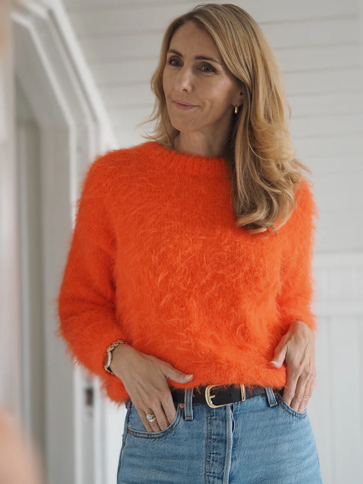 StrikkeKit “Fuzzy Sweater” (Opskrift + Garn) – Ultra blød og elegant – Størrelse S