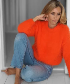 StrikkeKit “Fuzzy Sweater” (Opskrift + Garn) – Ultra blød og elegant – Størrelse S