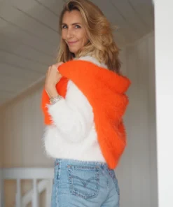 StrikkeKit “Fuzzy Sweater” (Opskrift + Garn) – Ultra blød og elegant – Størrelse M