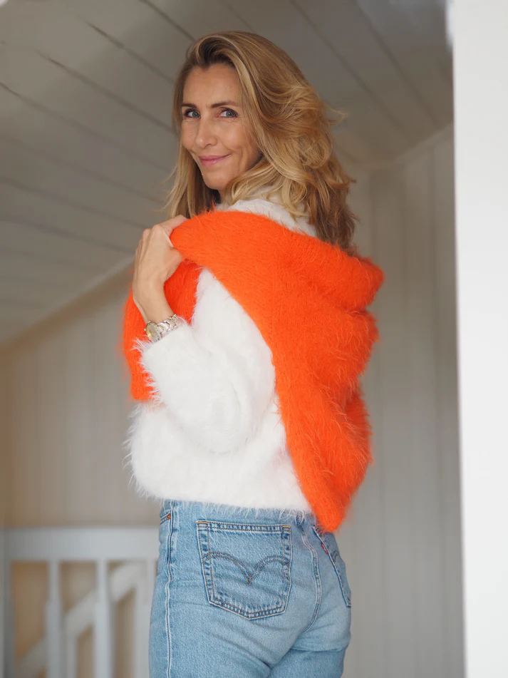 StrikkeKit “Fuzzy Sweater” (Opskrift + Garn) – Ultra blød og elegant – Størrelse S