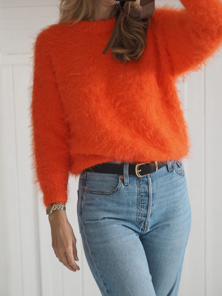 StrikkeKit “Fuzzy Sweater” (Opskrift + Garn) – Ultra blød og elegant – Størrelse S