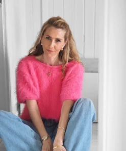 Strikkeopskrift “Fuzzy Tee” – Ultra blød og elegant.