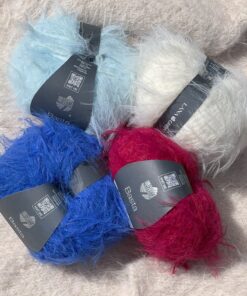 StrikkeKit “Fuzzy Sweater” (Opskrift + Garn) – Ultra blød og elegant – Størrelse S