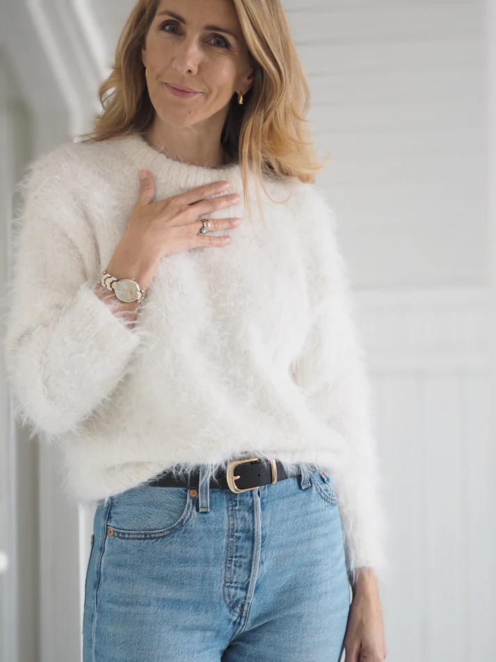 StrikkeKit “Fuzzy Sweater” (Opskrift + Garn) – Ultra blød og elegant – Størrelse S