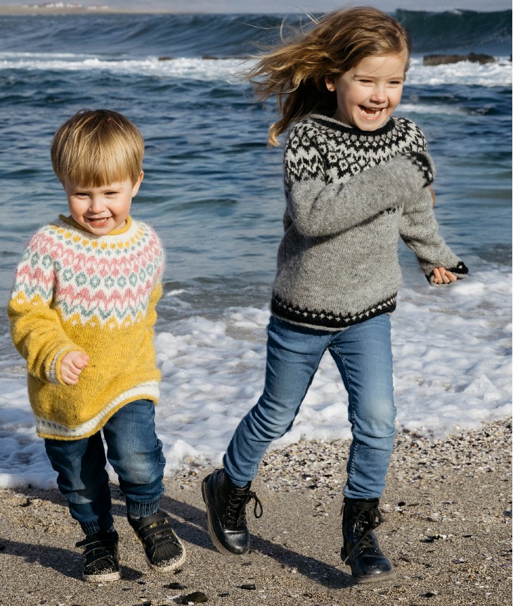 Gratis Strikkeopskrift – Sweater til børn “Riddari” – Strikkes i “Fjallalopi” Islandsk Uldgarn