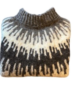 Søster Elise Sweater Strikkeopskrift – Børstet uld fra Hjertegarn