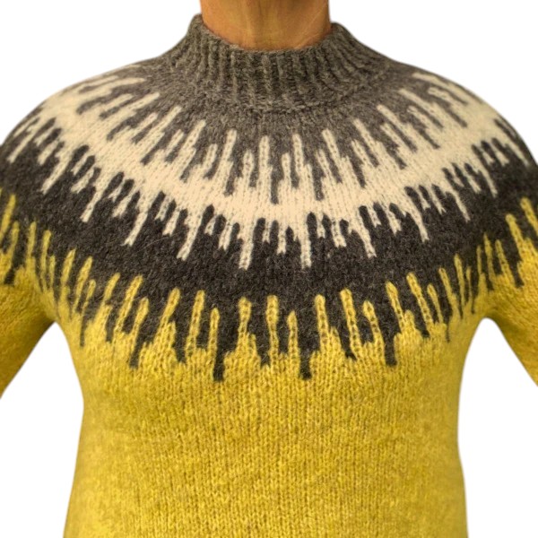 Søster Elise Sweater Strikkeopskrift – Børstet uld fra Hjertegarn