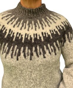 Søster Elise Sweater Strikkeopskrift – Børstet uld fra Hjertegarn