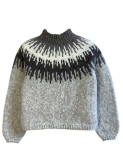 Søster Elise Sweater Strikkeopskrift – Børstet uld fra Hjertegarn