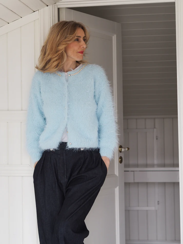 StrikkeKit “Fuzzy Cardigan” (Opskrift + Garn) – Ultra blød og elegant – Størrelse XL