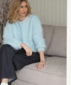 StrikkeKit “Fuzzy Cardigan” (Opskrift + Garn) – Ultra blød og elegant – Størrelse XL