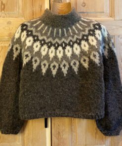 Strikkeopskrift – Sweater “Søster Runa” – Strikkes i børstet Uld fra Hjertegarn