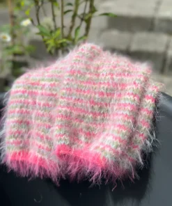 StrikkeKit “Fuzzy Sweater Barn” – Sød og blød børnesweater. Str. 8 år. (Tove Lindtein)