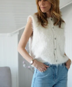 Strikkeopskrift “Fuzzy Vest” – Elegant og blød sweater. (Tove Lindtein)
