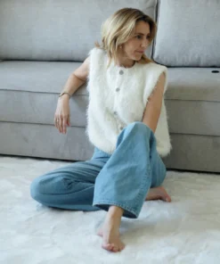 Strikkeopskrift “Fuzzy Vest” – Elegant og blød sweater. (Tove Lindtein)