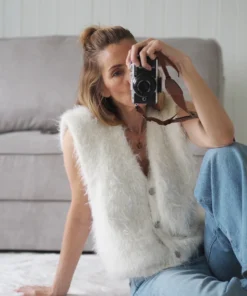 Strikkeopskrift “Fuzzy Vest” – Elegant og blød sweater. (Tove Lindtein)