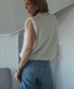 Strikkeopskrift “Fuzzy Vest” – Elegant og blød sweater. (Tove Lindtein)