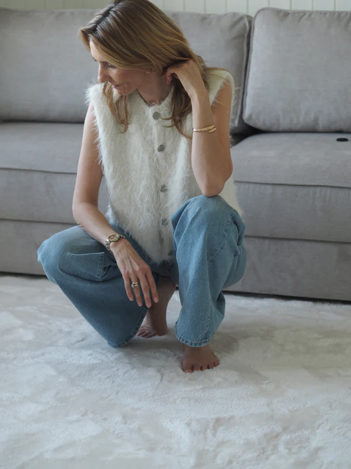 Strikkeopskrift “Fuzzy Vest” – Elegant og blød sweater. (Tove Lindtein)