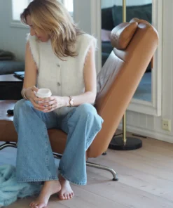 Strikkeopskrift “Fuzzy Vest” – Elegant og blød sweater. (Tove Lindtein)