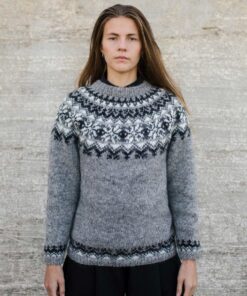 Strikkeopskrift – Islandsk Damesweater “Fræ” 42-13 – Strikkes i “Lettlopi” Islandsk Uldgarn