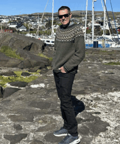 Strikkeopskrift – Islandsk sweater “Riddari” 28-3 – Strikkes i “Lettlopi” (Sendes straks)