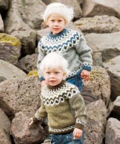 Strikkeopskrift – Islandsk Børnesweater og hue “Kambur” 28-15+16 (“Lettlopi”)